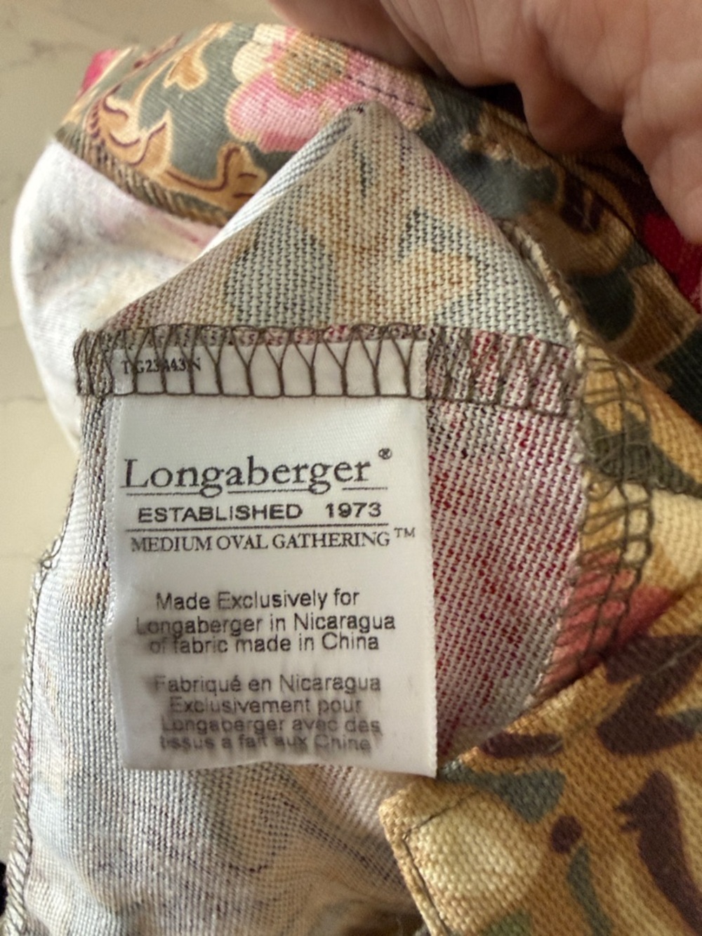 Longaberger Medium Gathering Basket 2007 with Liner - Picture 9 of 10